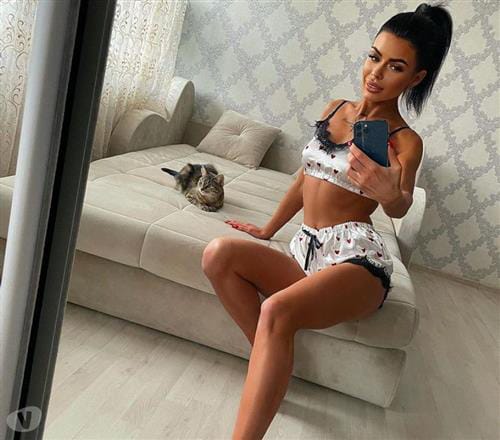 Smooth hot escort Setareh Szekszárd